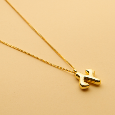 Gold Hebrew letter pendant necklace with a polished finish, offering a timeless, meaningful design for everyday wear and thoughtful gifting.